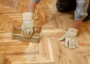 Do-it-yourself: sanding and varnishing a wooden floor yourself 1 wooden floor