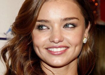 7 Beauty Marks: Embracing Freckles, Moles, and Birthmarks 1 seven beauties