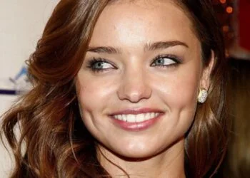7 Beauty Marks: Embracing Freckles, Moles, and Birthmarks 40 seven beauties