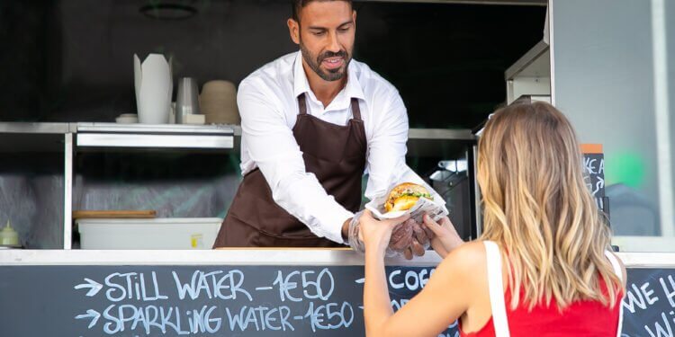 How To Achieve Superior Customer Service In Your Restaurant 2 online ordering for takeaways