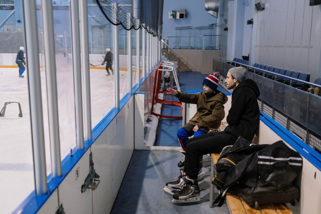 The 4 Steps To Send An Employee On A Long-Term Assignment Abroad 3 Bench city man people