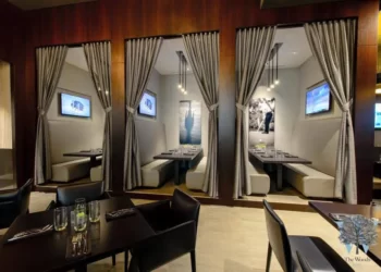 What Material Works Best For Restaurant Booth Seating? 5 Restaurant Booth