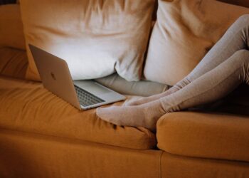 Managing Circulation and Foot Health: Comparing Diabetic Socks vs Compression Socks 1 Diabetic Socks vs Compression Socks