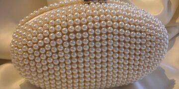 Pearl Clutch